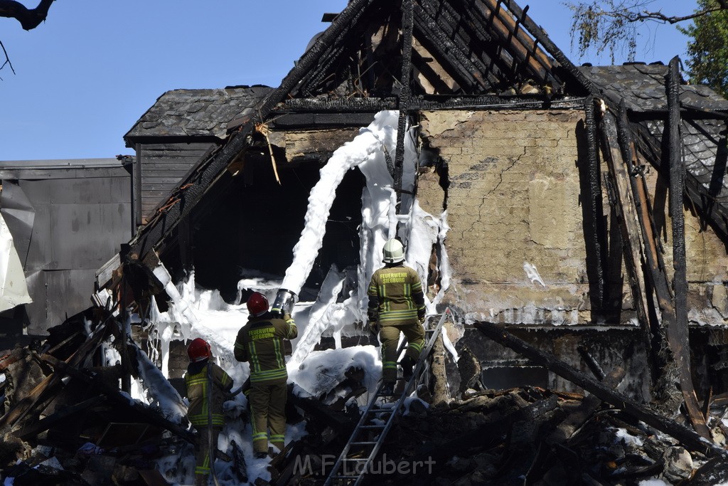 Grossfeuer Einfamilienhaus Siegburg Muehlengrabenstr P1379.JPG - Miklos Laubert